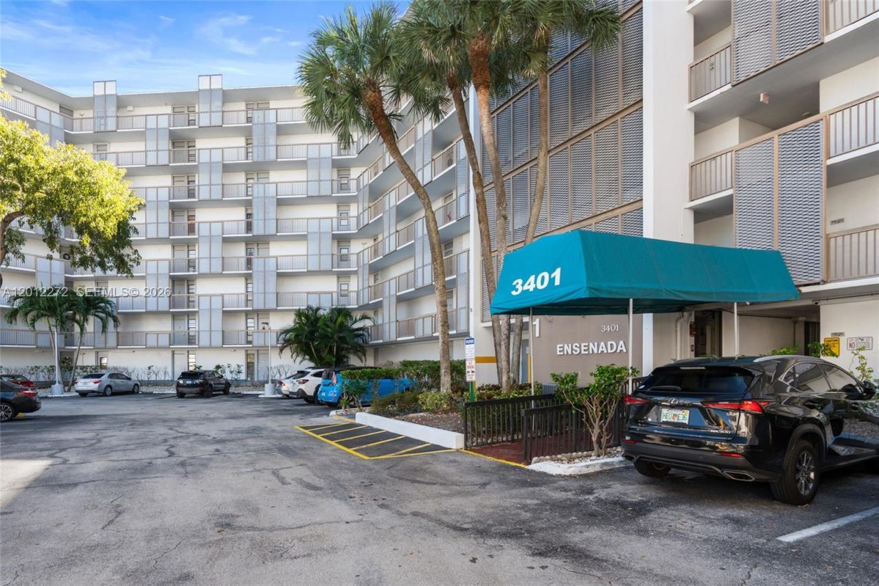3401 N Country Club Dr , Unit 519, Aventura, FL 33180 Photo