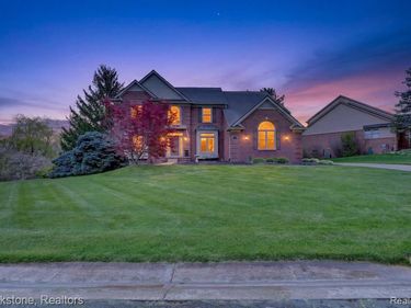 4054 Calumet Drive W, Oakland Twp, MI 48306