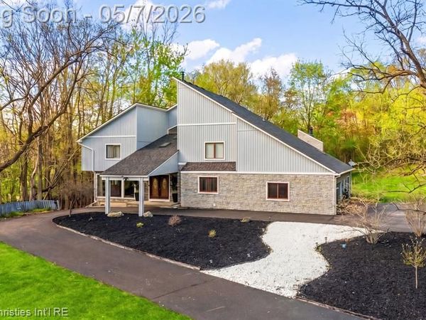 1830 Lone Pine Road, Bloomfield Hills, MI 48302