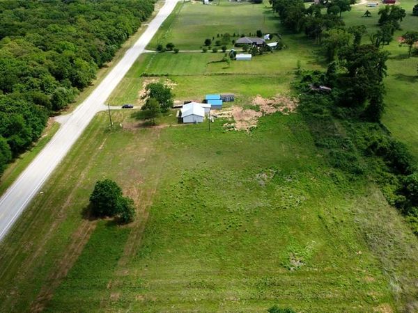 2519 Fm 2027, Lott, TX 76656