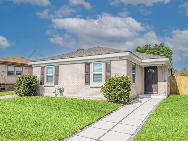 4818 STEMWAY Drive , New Orleans, LA 70126