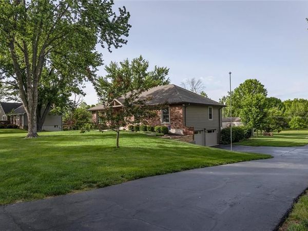 8918 Millstone Drive, Lenexa, KS 66220