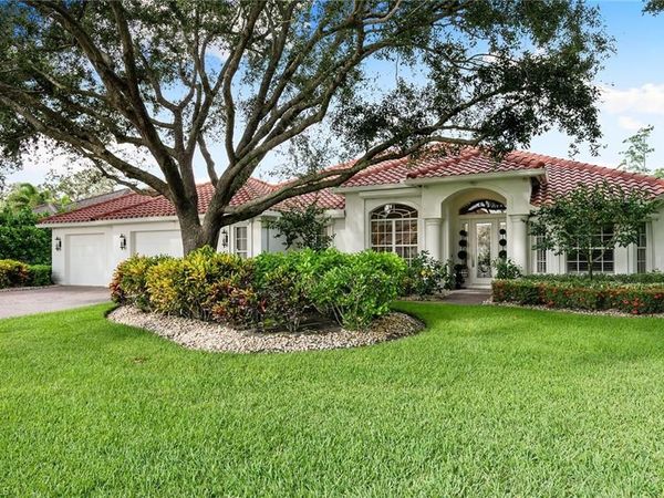 8037 Vera Cruz WAY, NAPLES, FL 34109