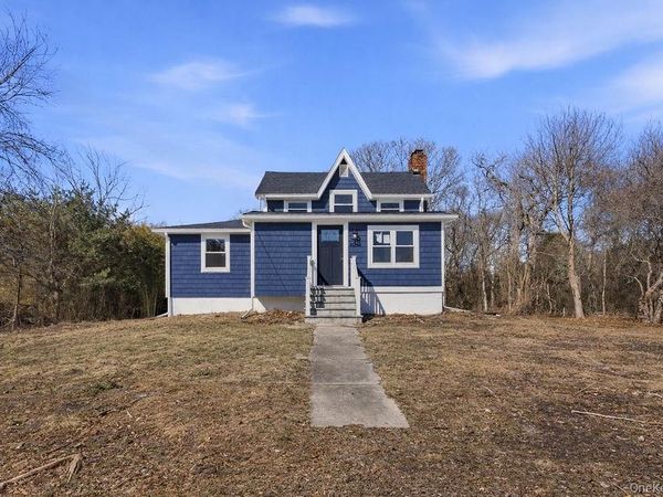 452 Montauk Highway , East Quogue, NY 11942