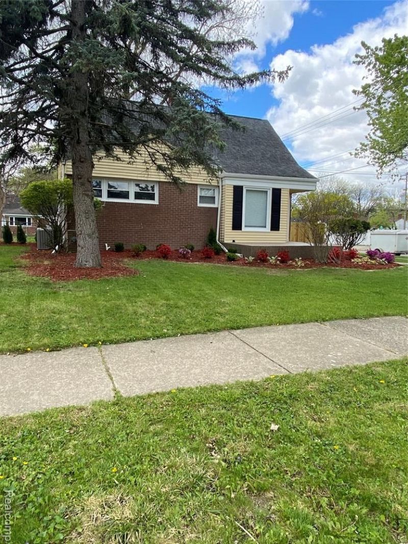 20202 Lancaster Street, Harper Woods, MI 48225 Main Photo