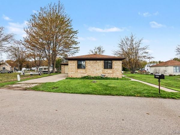 2037 W Park Drive, Algonac, MI 48001