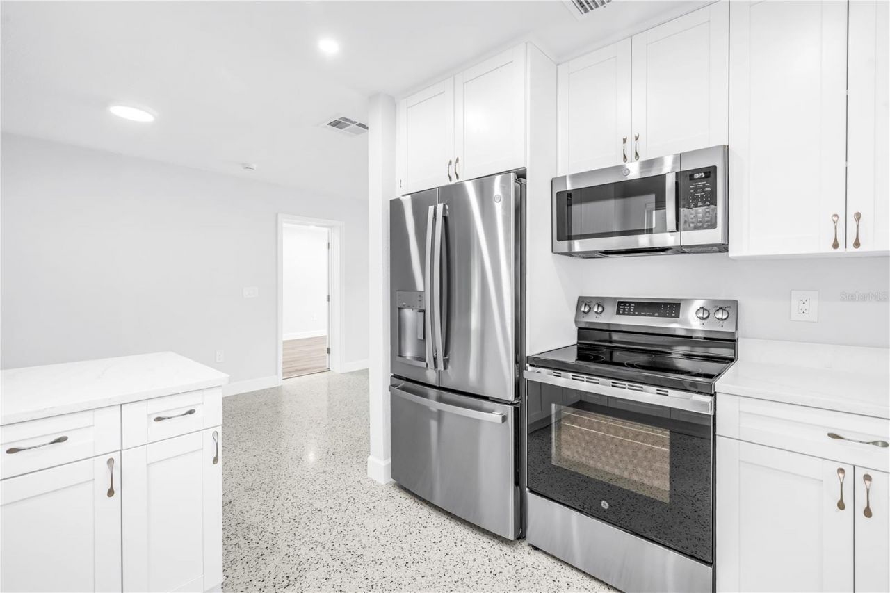 7443 2nd Street N, Saint Petersburg, FL 33702 Photo