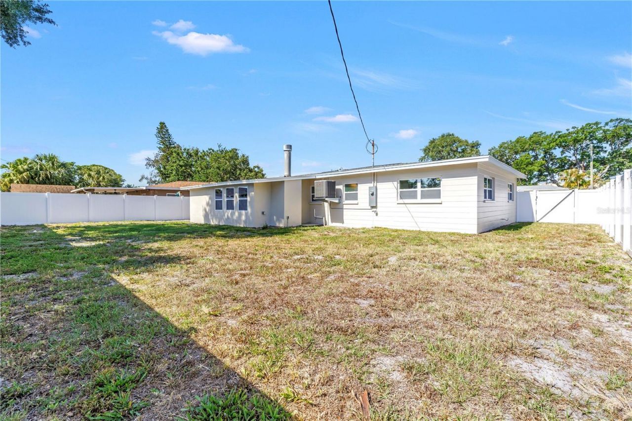 7443 2nd Street N, Saint Petersburg, FL 33702 Photo