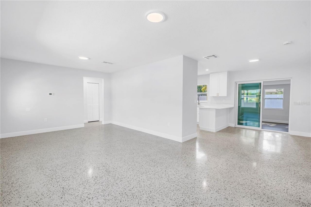 7443 2nd Street N, Saint Petersburg, FL 33702 Photo