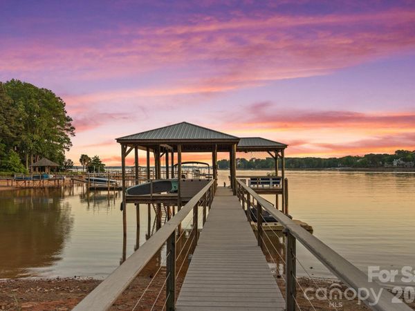 107 Beachview Drive, Mooresville, NC 28117