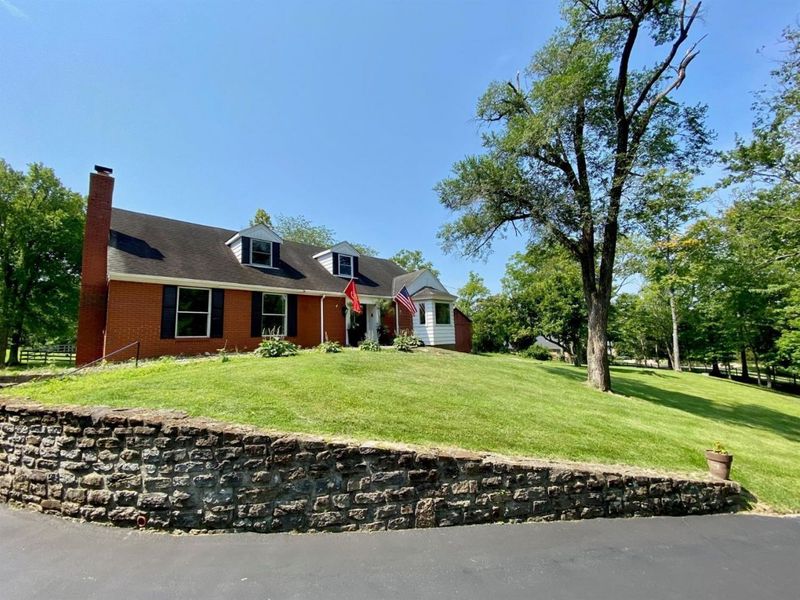 8525 Camargo Road, Indian Hill, OH 45243 Photo 2