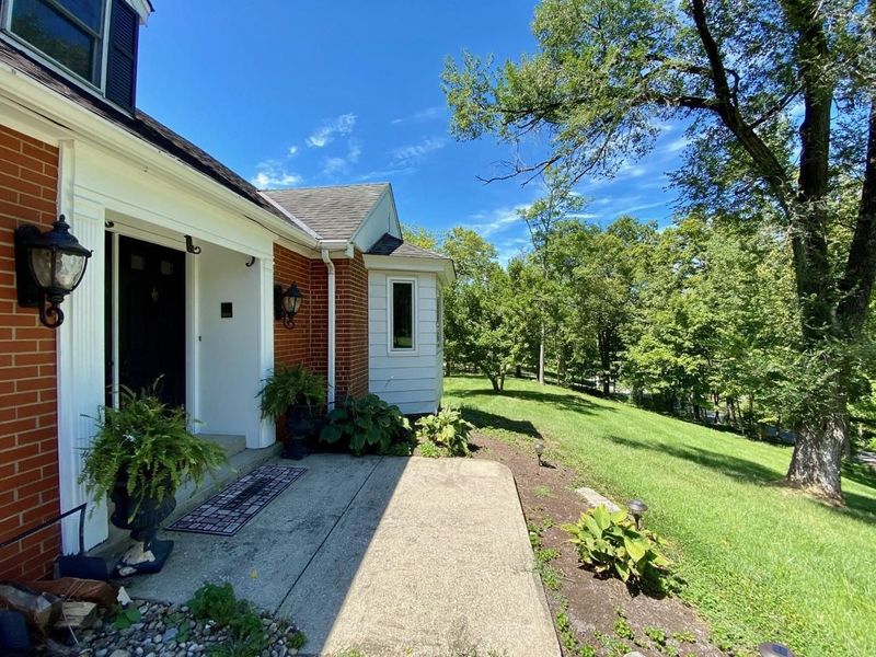 8525 Camargo Road, Indian Hill, OH 45243 Photo 3