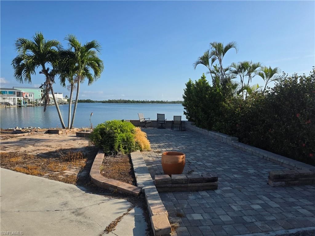 8 Helen Ln, Fort Myers Beach, FL 33931 Photo