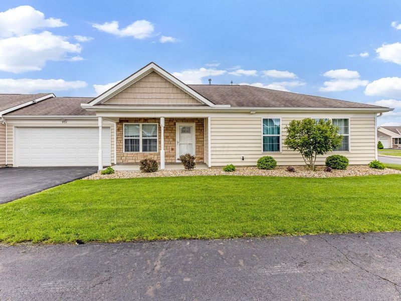 802 Cumberland Meadows Circle, Hebron, OH 43025 Photo 1