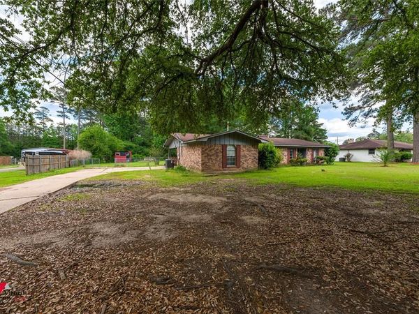423 11th Street NE, Springhill, LA 71075