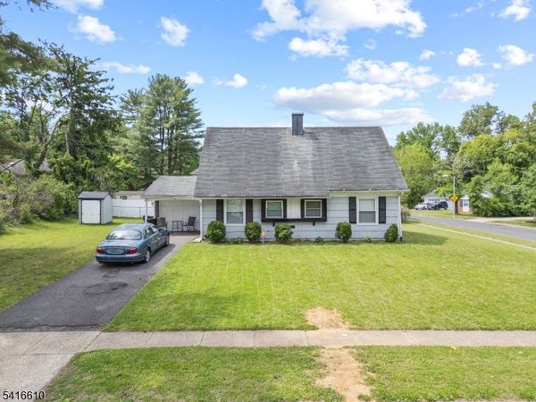 2 Budhollow Ln, Willingboro, NJ 08046