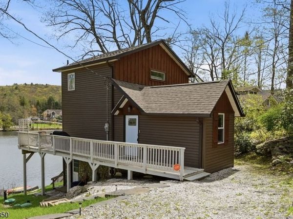 51 Goldfinch Ln, West Milford, NJ 07421