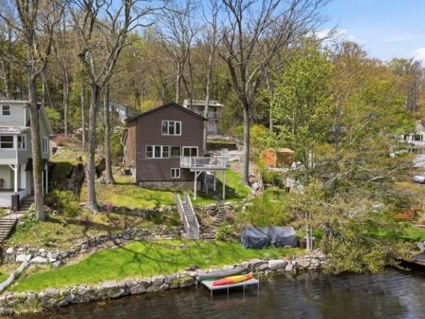 51 Goldfinch Ln, West Milford, NJ 07421