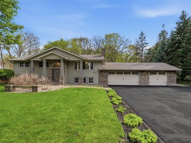 6655 Tanager Lane, Eden Prairie, MN 55346