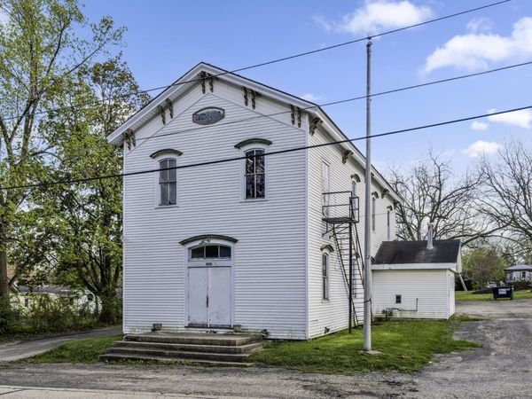 6101 Lyons St, Lyons, WI 53148