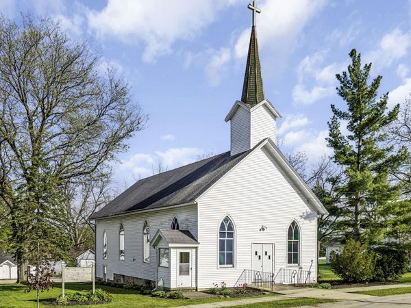 1529 Church St, Lyons, WI 53148