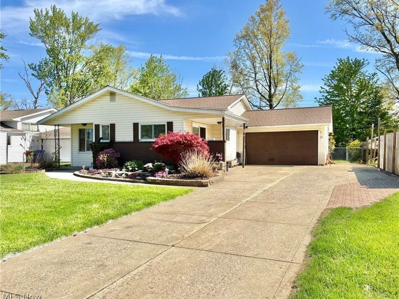 183 E Overlook Drive, Eastlake, OH 44095 Photo 2