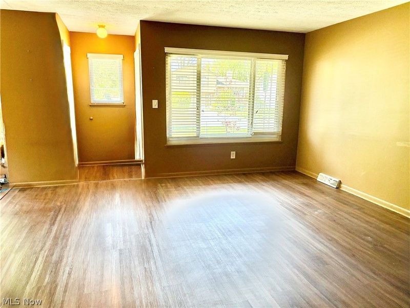 183 E Overlook Drive, Eastlake, OH 44095 Photo 8
