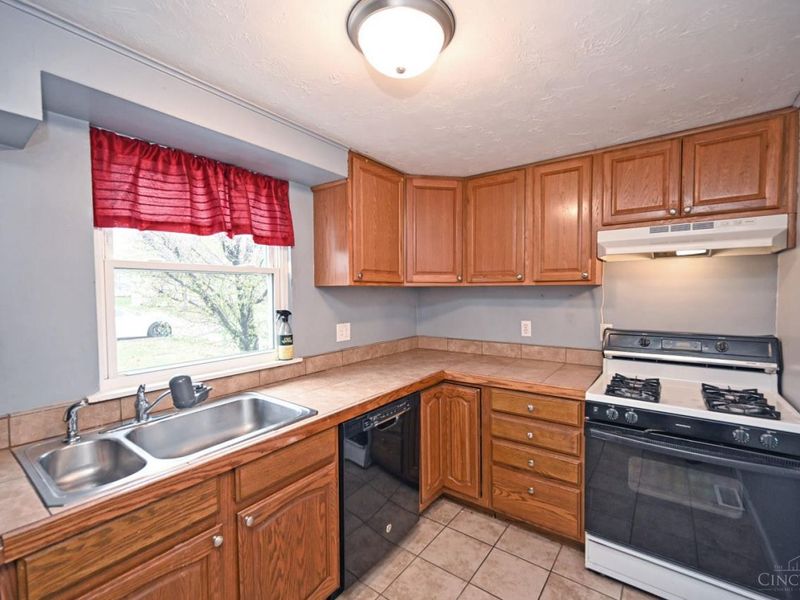 8801 Tudor Court, Sycamore Township, OH 45242 Photo 12