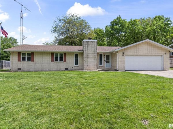 16 HOLIDAY Lane, Riverton, IL 62561