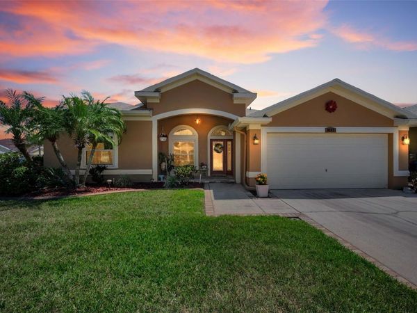 8202 WILD OAKS CIRCLE , LARGO, FL 33773