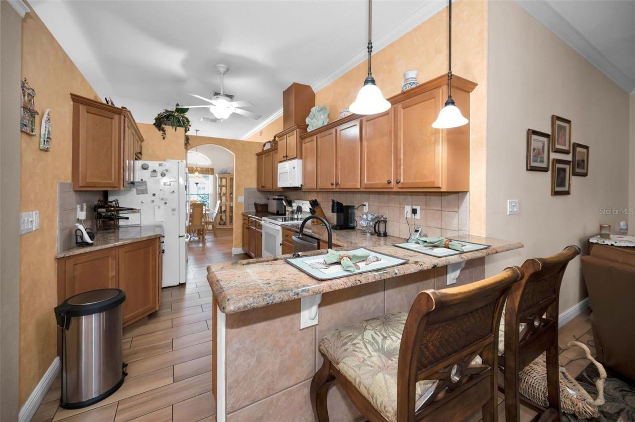 8202 Wild Oaks Circle, Largo, FL 33773 Photo