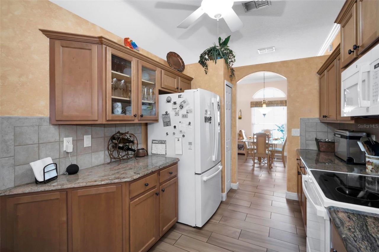 8202 Wild Oaks Circle, Largo, FL 33773 Photo