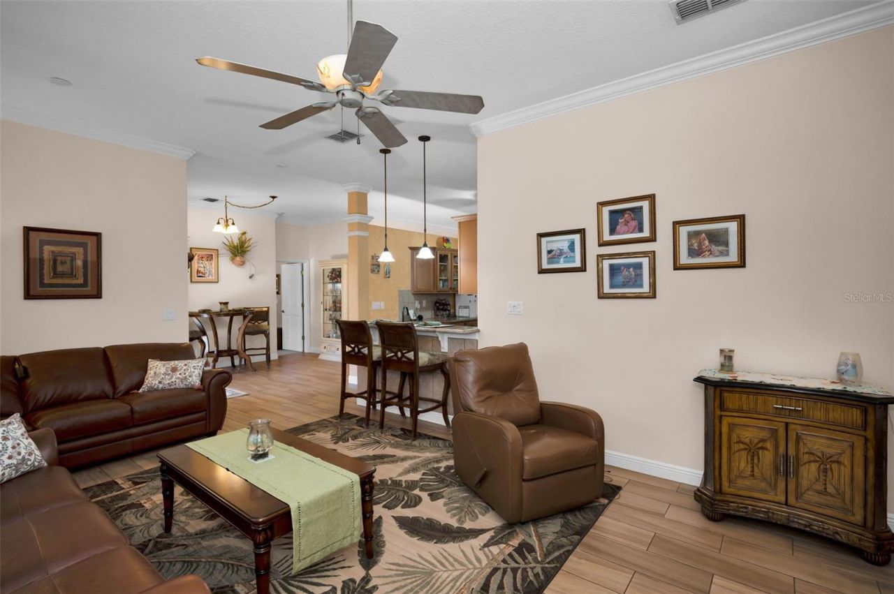 8202 Wild Oaks Circle, Largo, FL 33773 Photo