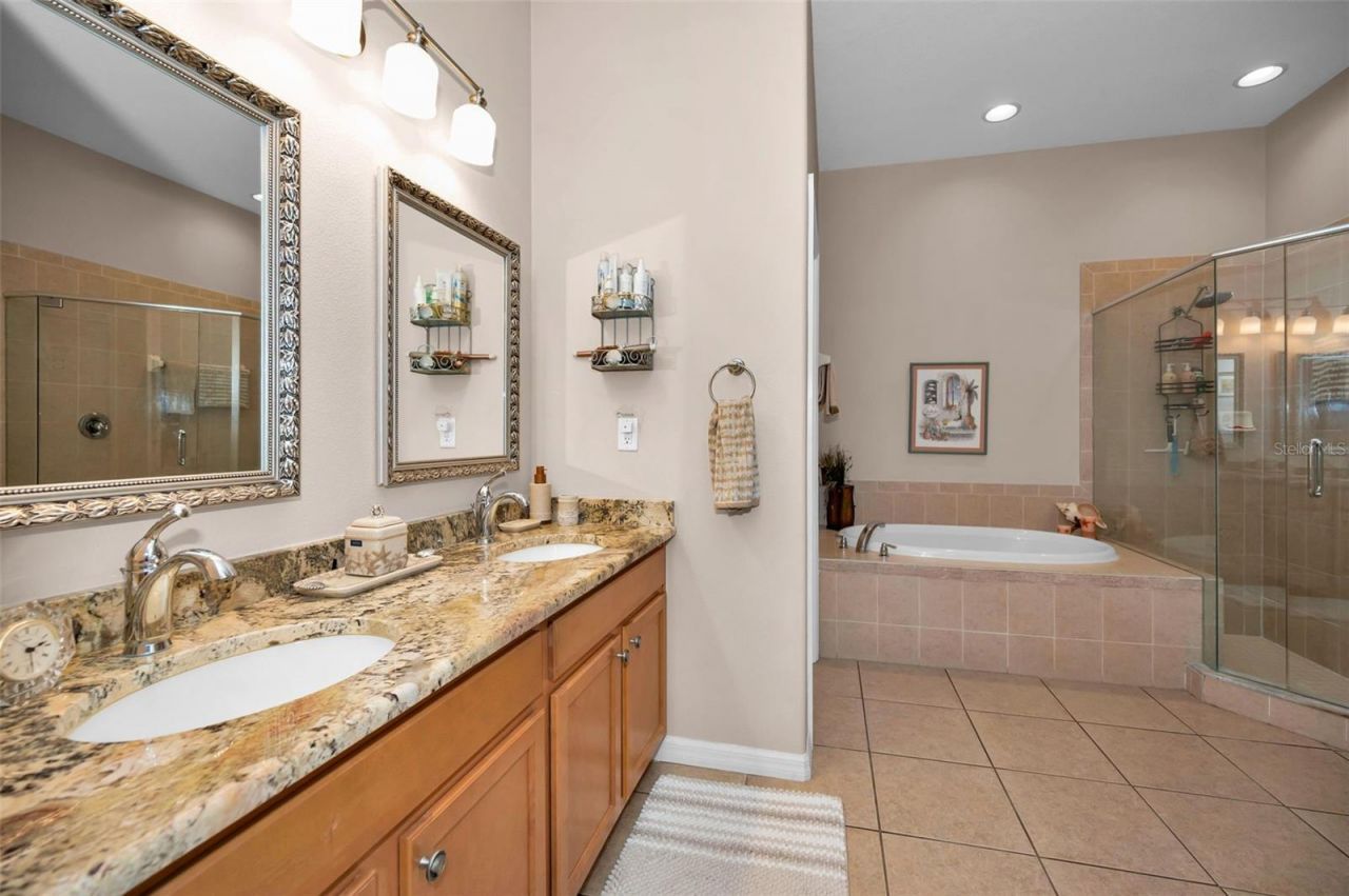 8202 Wild Oaks Circle, Largo, FL 33773 Photo