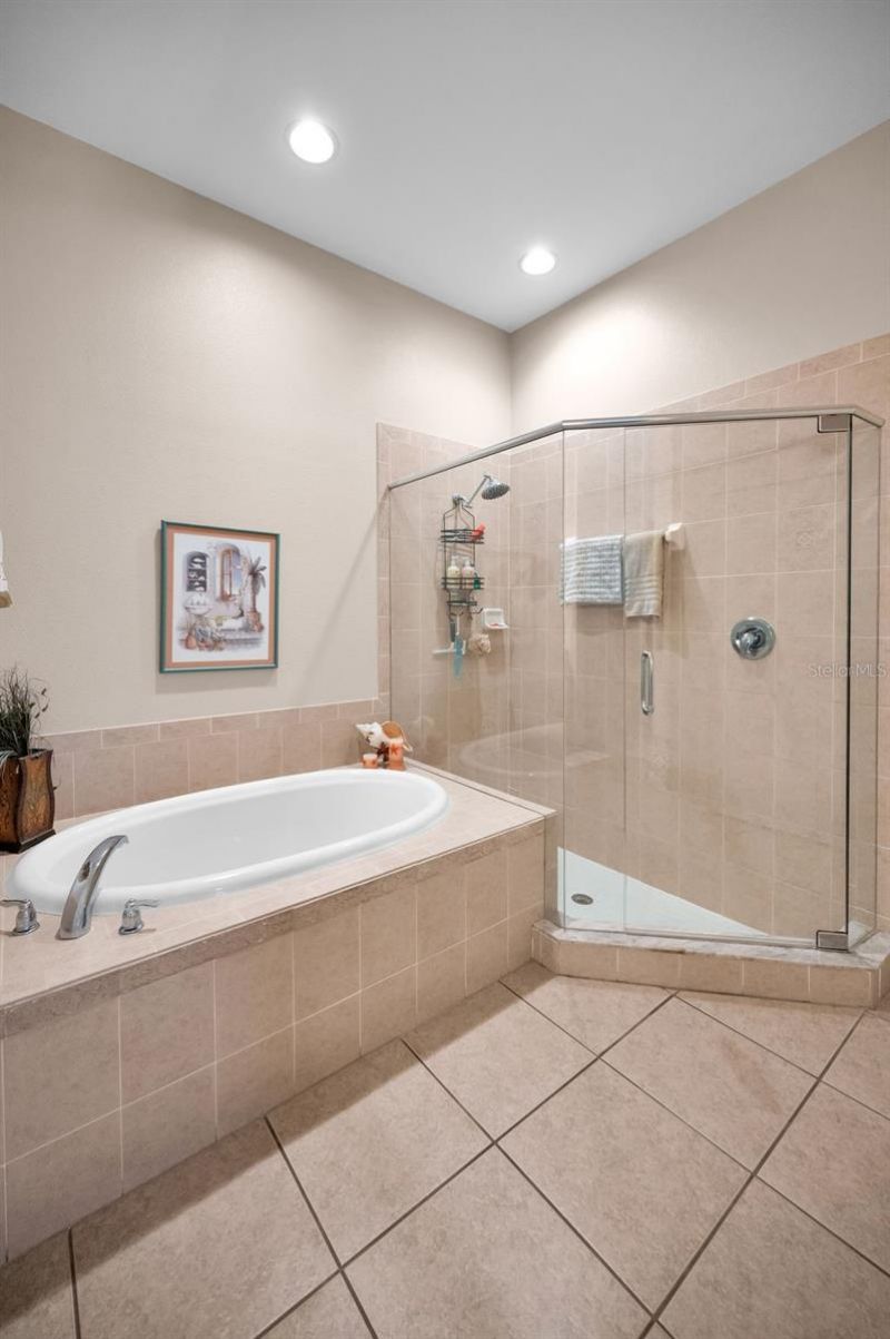 8202 Wild Oaks Circle, Largo, FL 33773 Photo