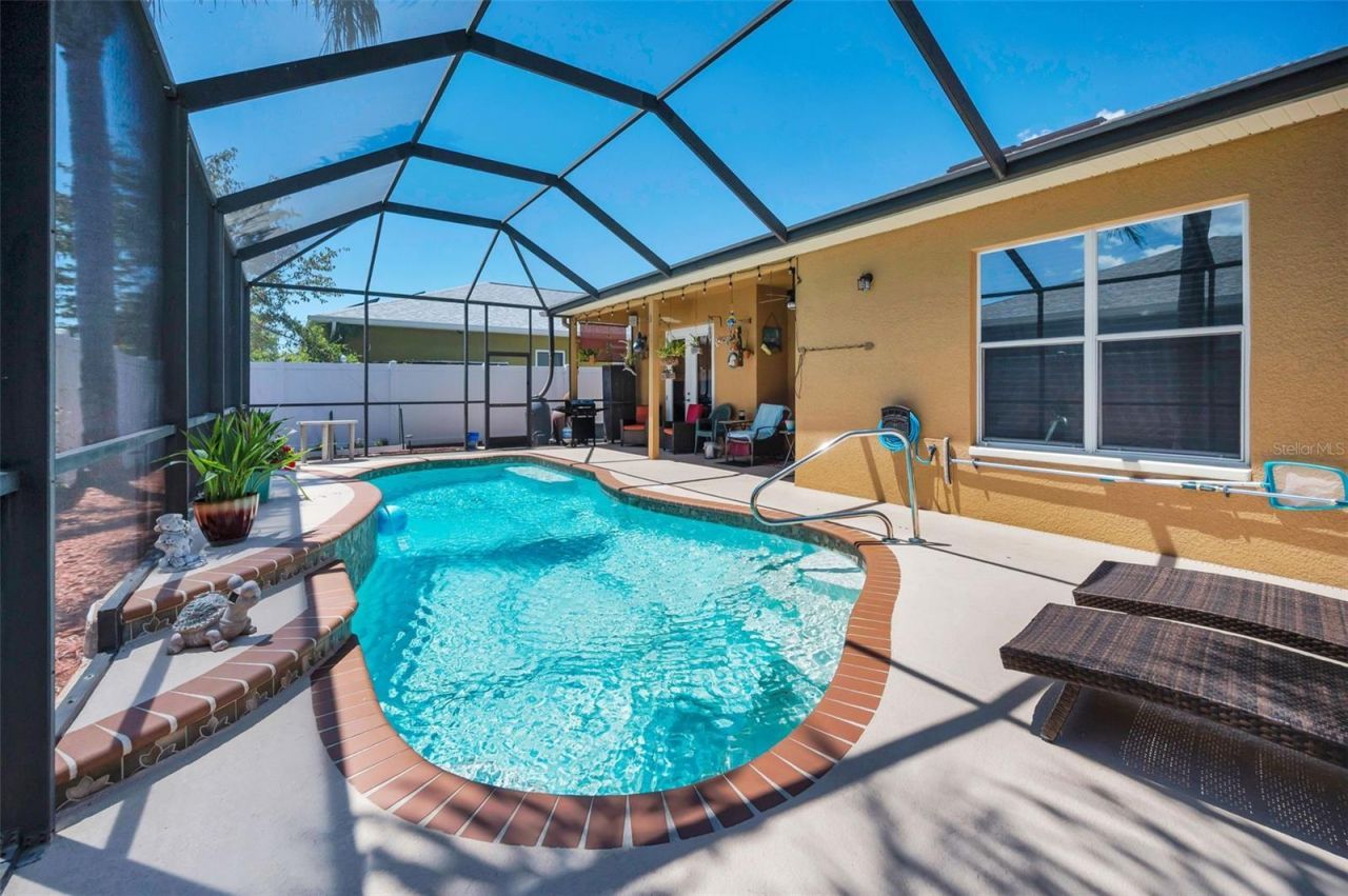8202 Wild Oaks Circle, Largo, FL 33773 Photo