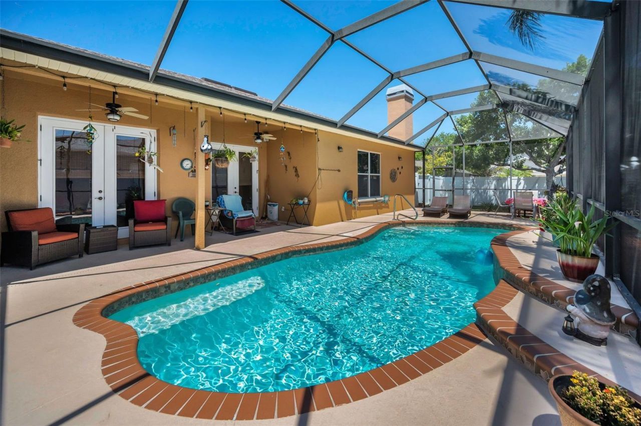 8202 Wild Oaks Circle, Largo, FL 33773 Photo