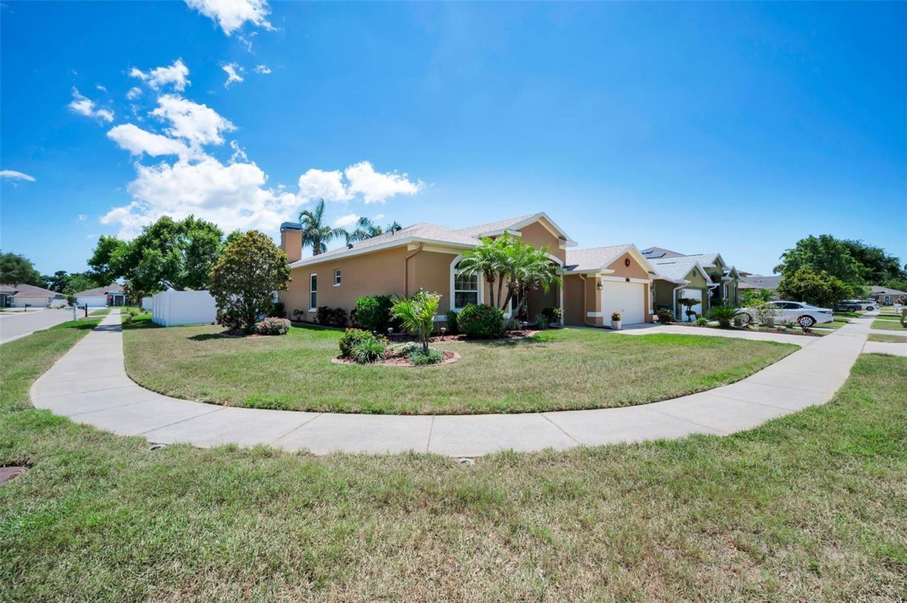 8202 Wild Oaks Circle, Largo, FL 33773 Photo