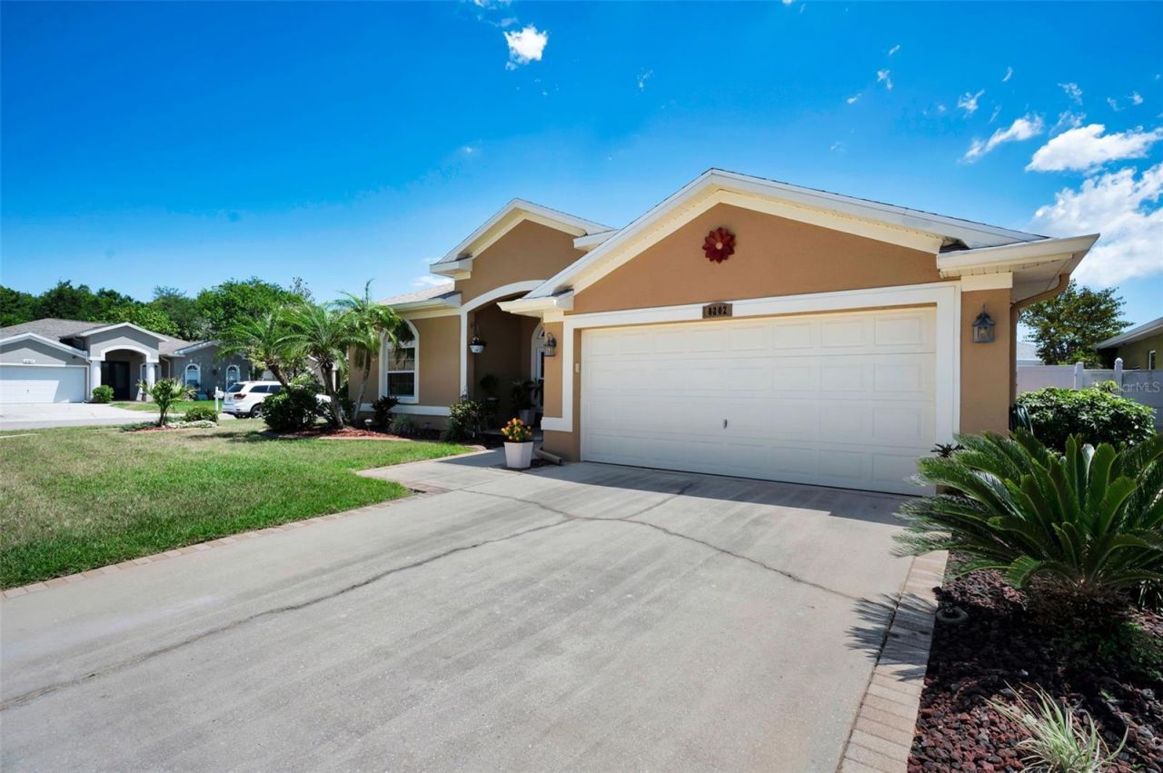 8202 Wild Oaks Circle, Largo, FL 33773 Photo