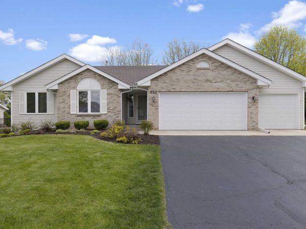 207 Sherman Lane, POPLAR GROVE, IL 61065