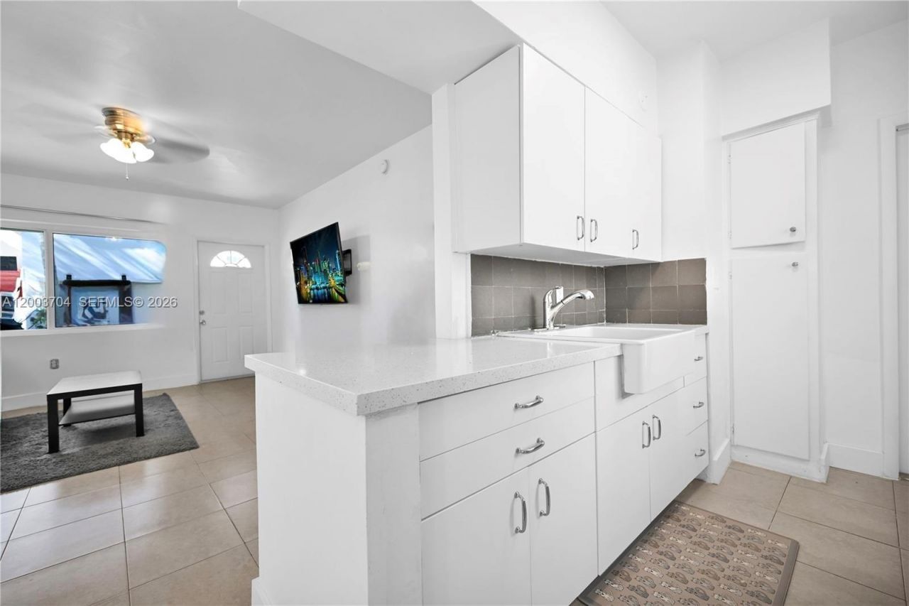 1195 Marseille Dr , Unit 5, Miami Beach, FL 33141 Photo