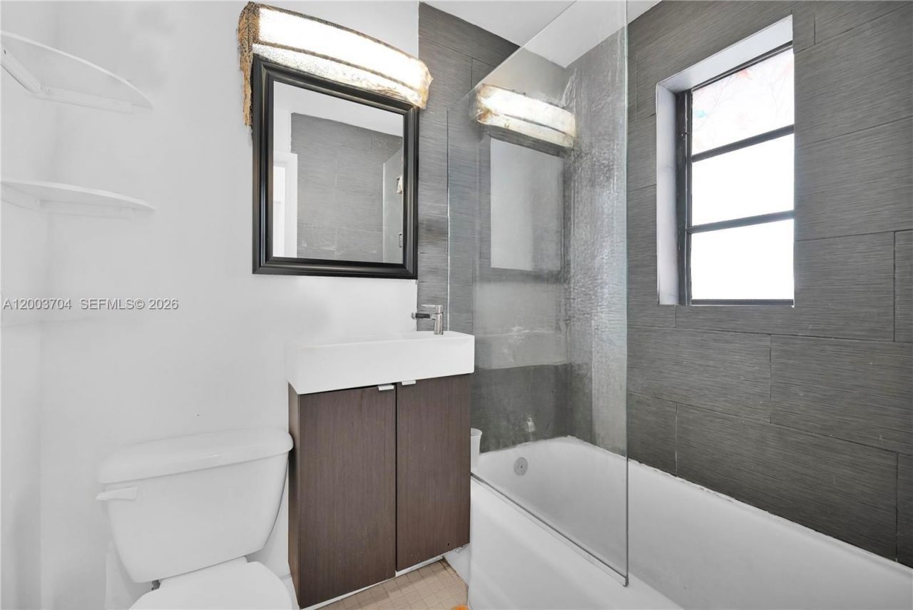 1195 Marseille Dr , Unit 5, Miami Beach, FL 33141 Photo
