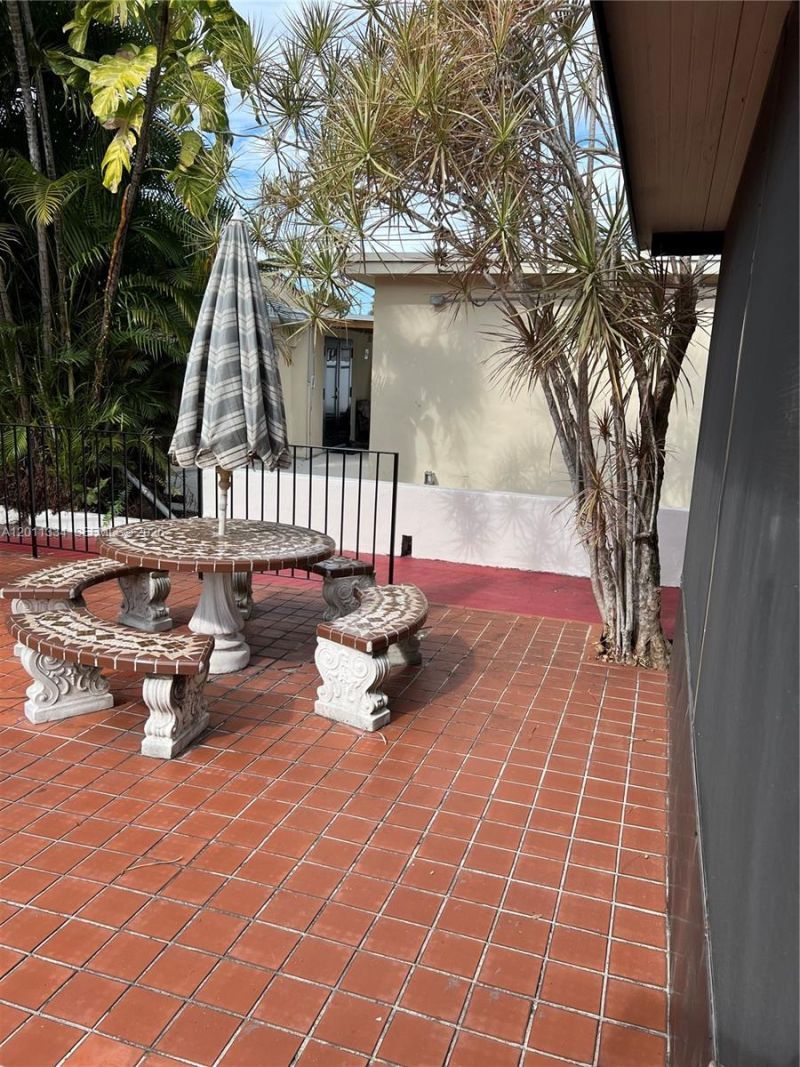 6385 SW 25th St , Miami, FL 33155 Photo