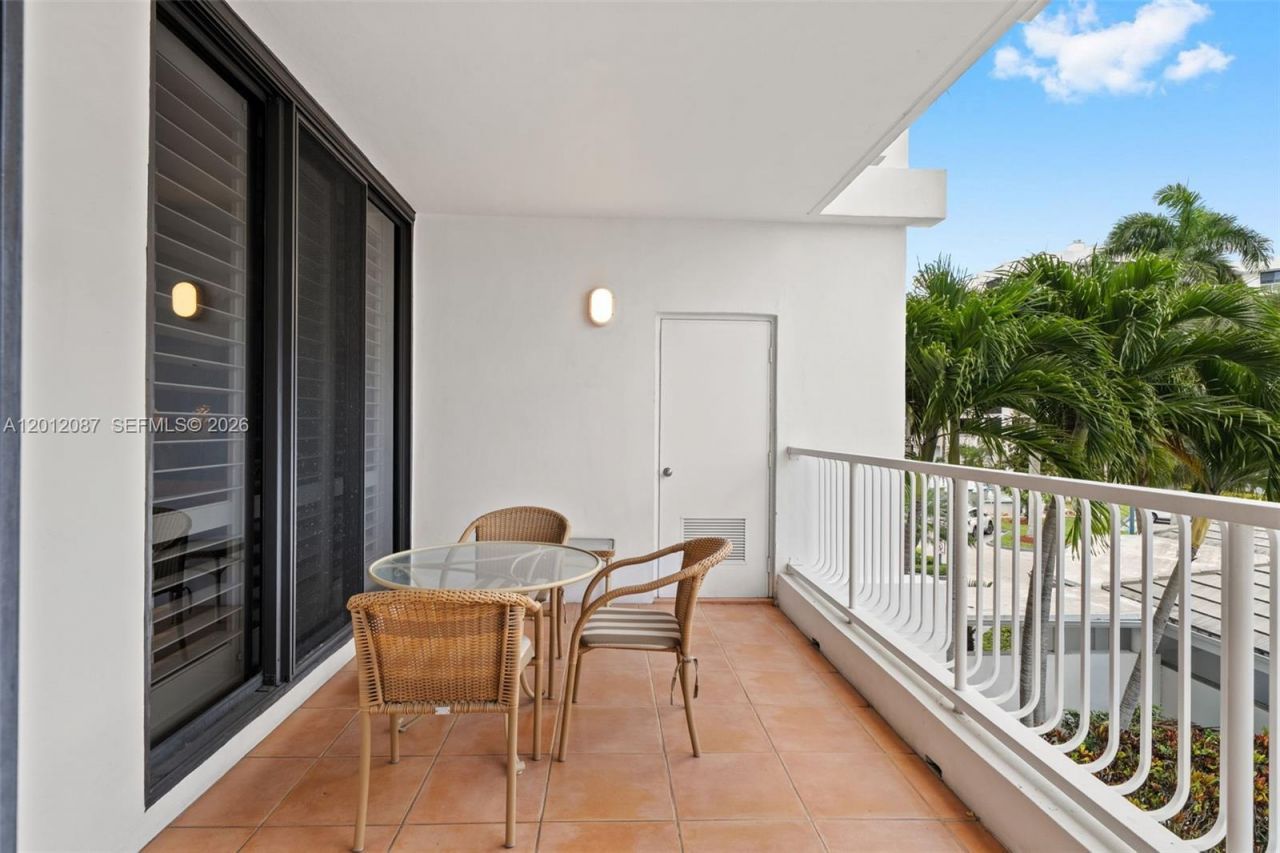 20290 Fairway Oaks Dr, Unit 221, Boca Raton, FL 33434 Photo