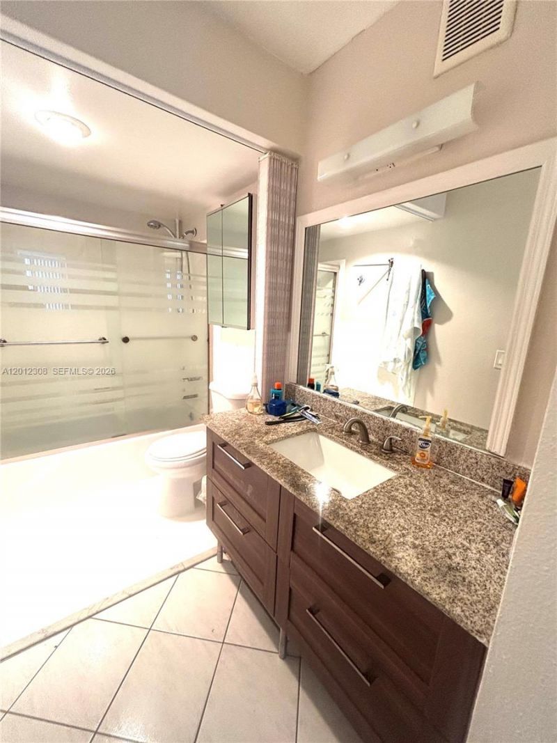 1817 S Ocean Dr, Unit 622, Hallandale Beach, FL 33009 Photo
