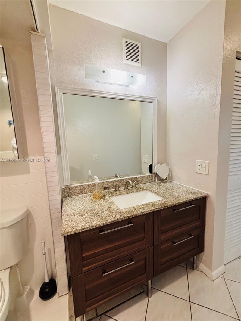 1817 S Ocean Dr, Unit 622, Hallandale Beach, FL 33009 Photo