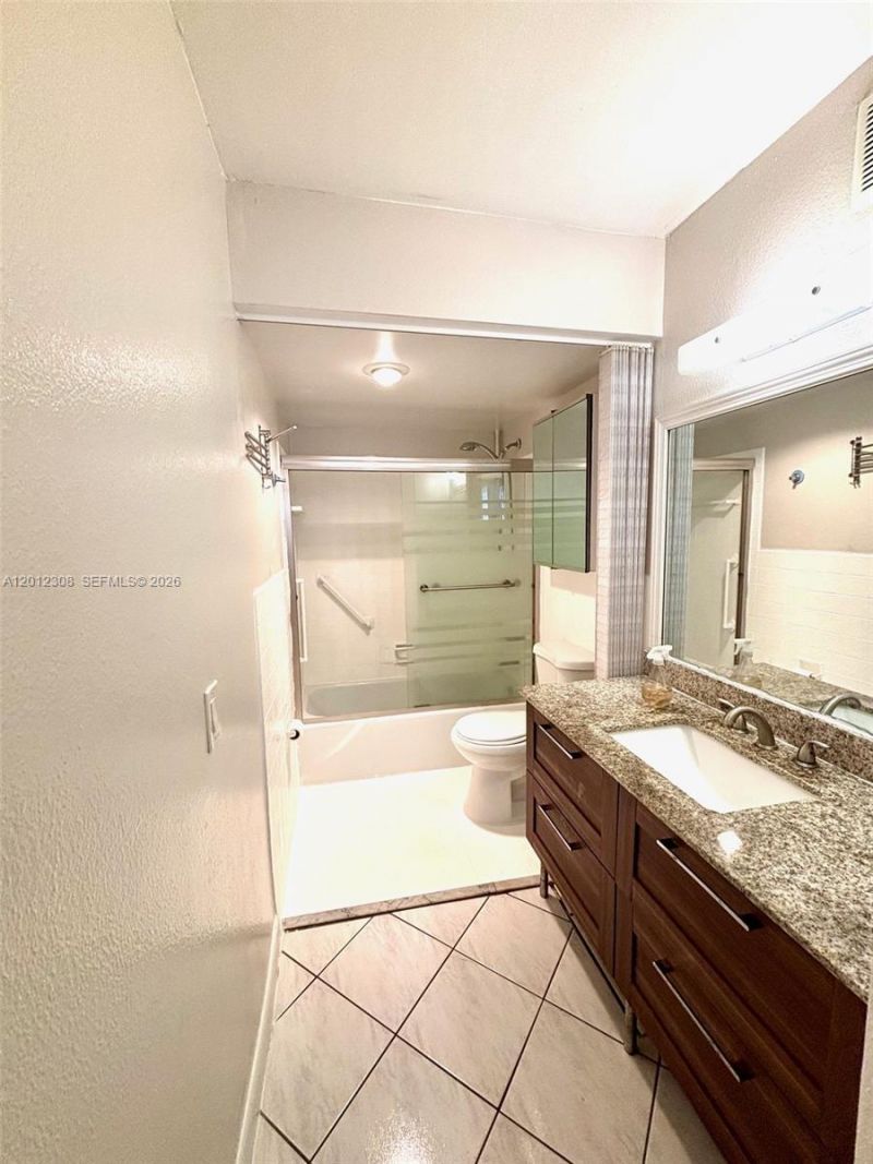 1817 S Ocean Dr, Unit 622, Hallandale Beach, FL 33009 Photo