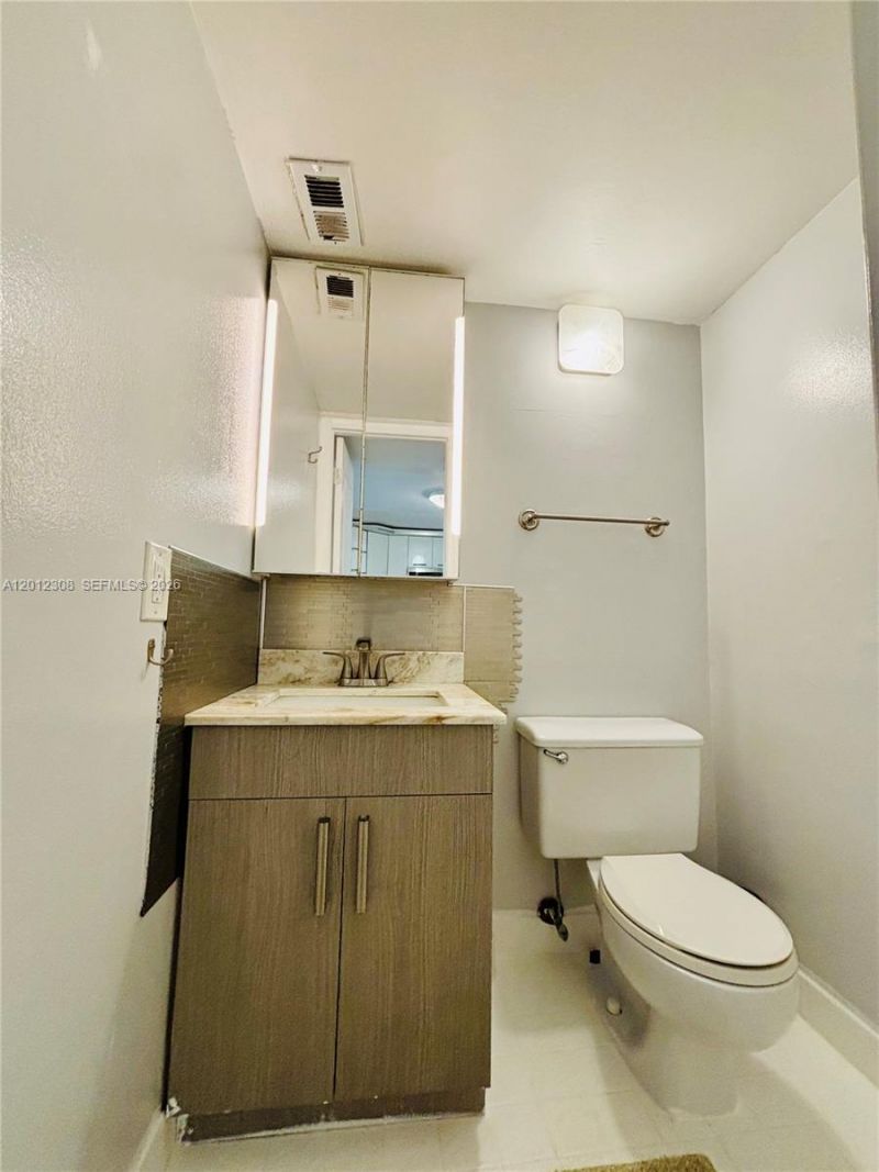 1817 S Ocean Dr, Unit 622, Hallandale Beach, FL 33009 Photo