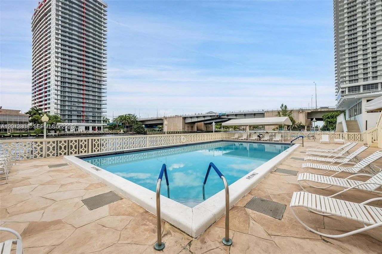 1817 S Ocean Dr, Unit 622, Hallandale Beach, FL 33009 Photo