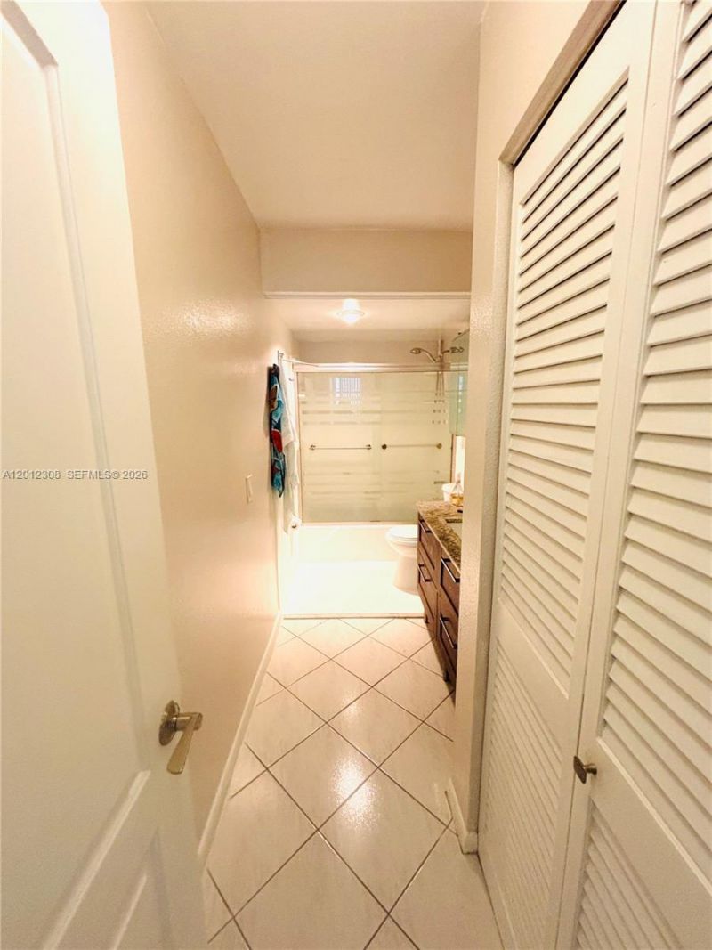 1817 S Ocean Dr, Unit 622, Hallandale Beach, FL 33009 Photo